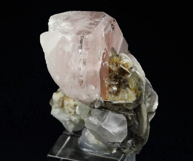 Fluorapatite from Pakistan, Gilgit-Baltistan, Skardu District, Shigar Valley - image 4