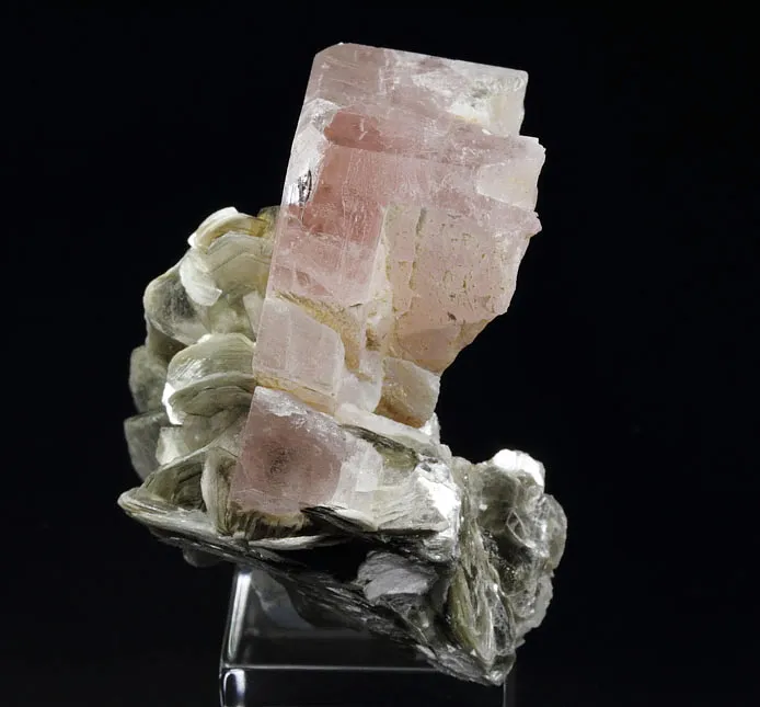 Fluorapatite from Pakistan, Gilgit-Baltistan, Skardu District, Shigar Valley - image 3