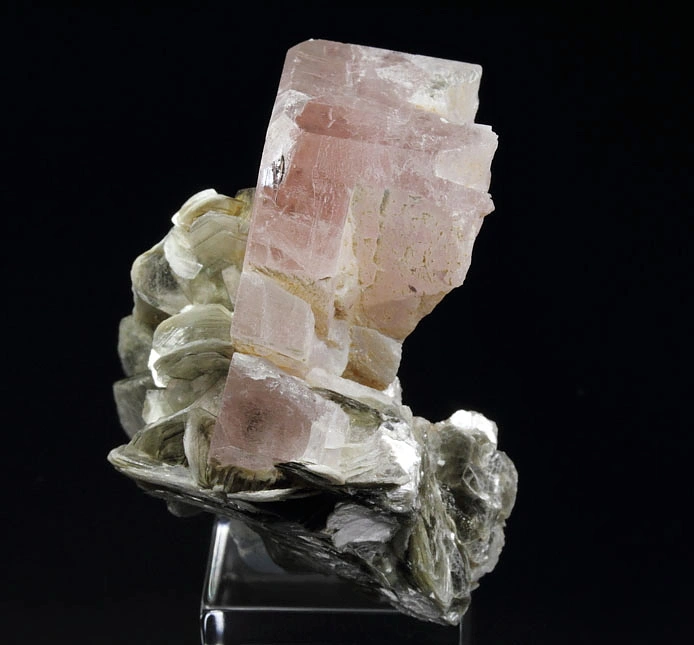 Fluorapatite from Shigar Valley, Skardu District, Gilgit-Baltistan, Pakistan - image 3