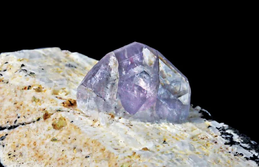 Fluorapatite, Microcline image