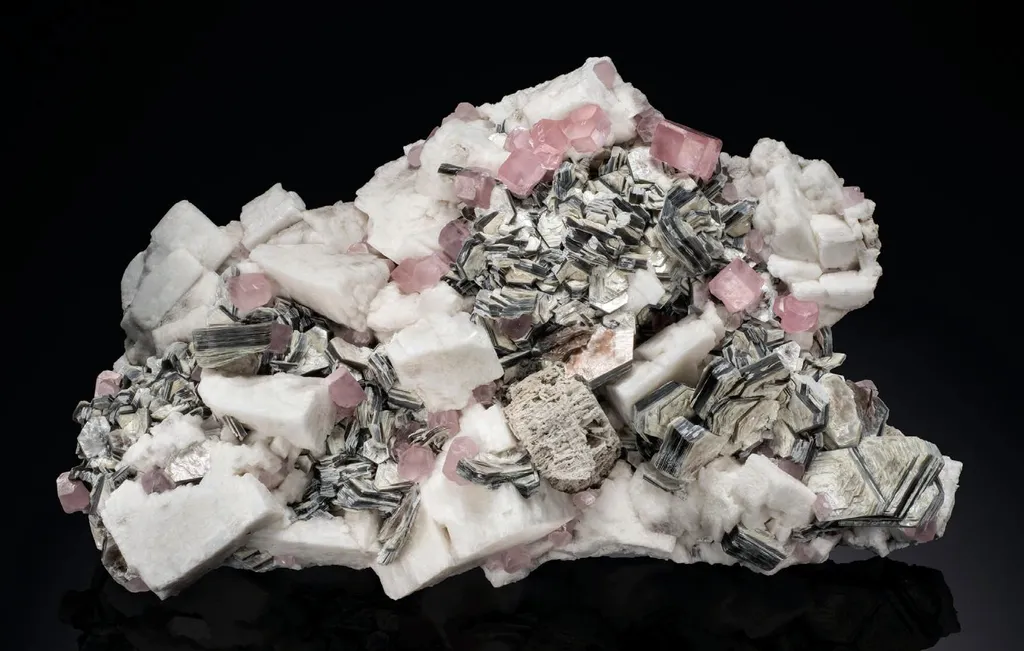 Fluorapatite, Microcline, Muscovite image