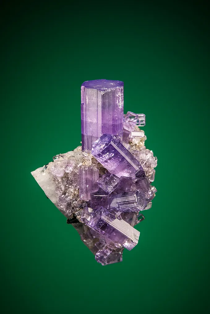 Fluorapatite on Albite image