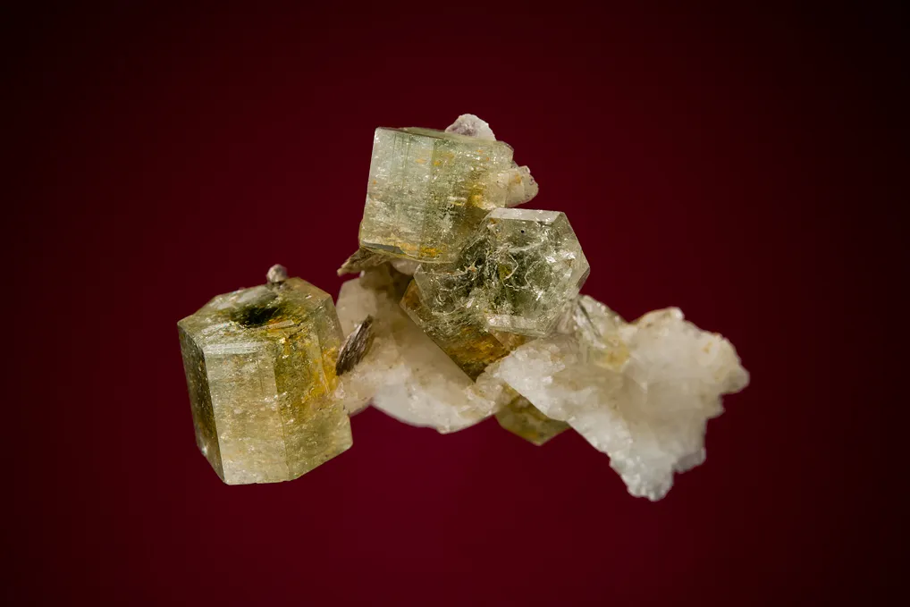 Fluorapatite on Albite image