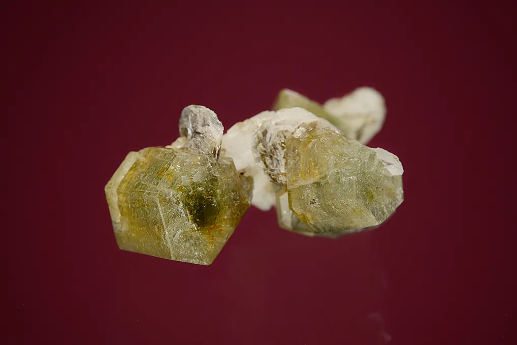 Fluorapatite on Albite - image 3