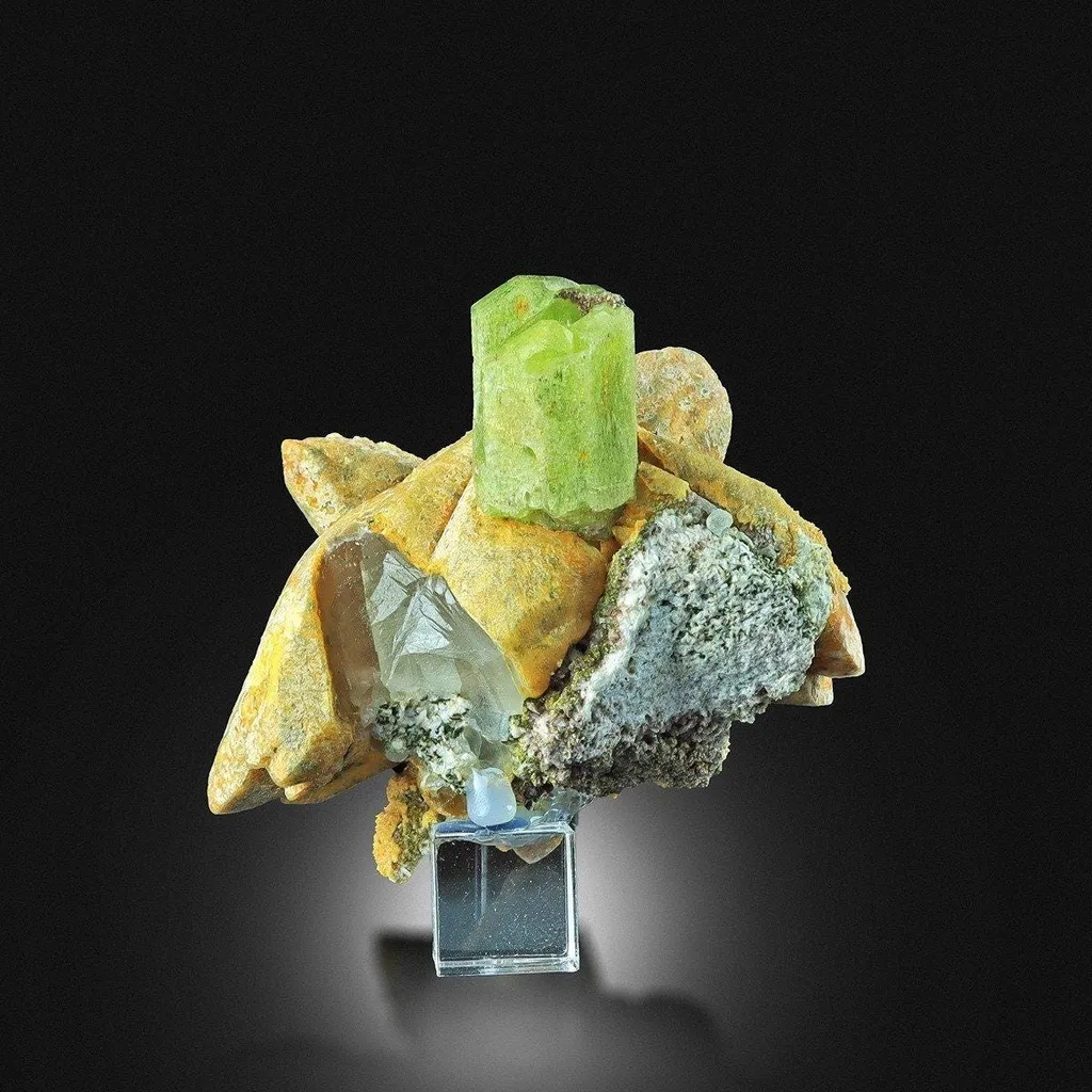 Fluorapatite on Calcite - image 3