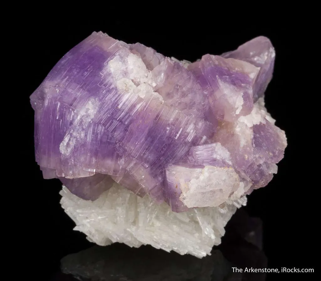 Fluorapatite on Cleavelandite - image 3