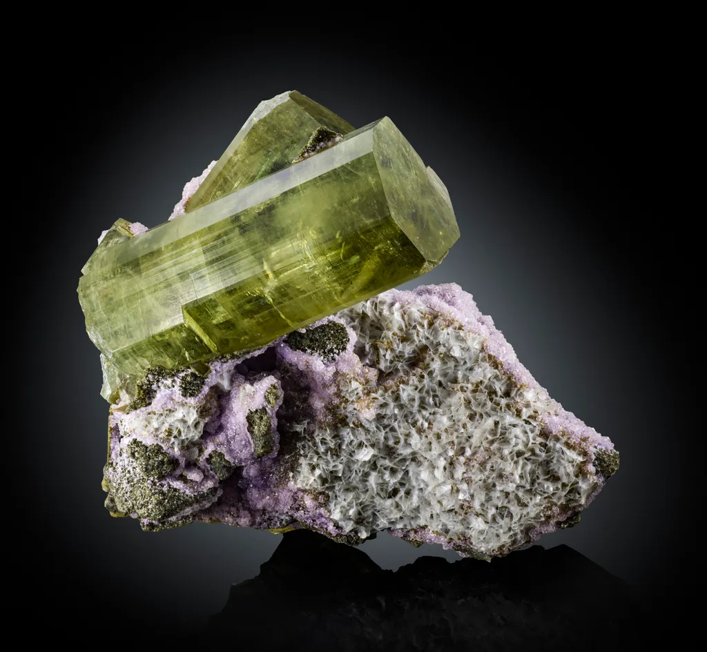 Fluorapatite on Fluorite & Calcite image