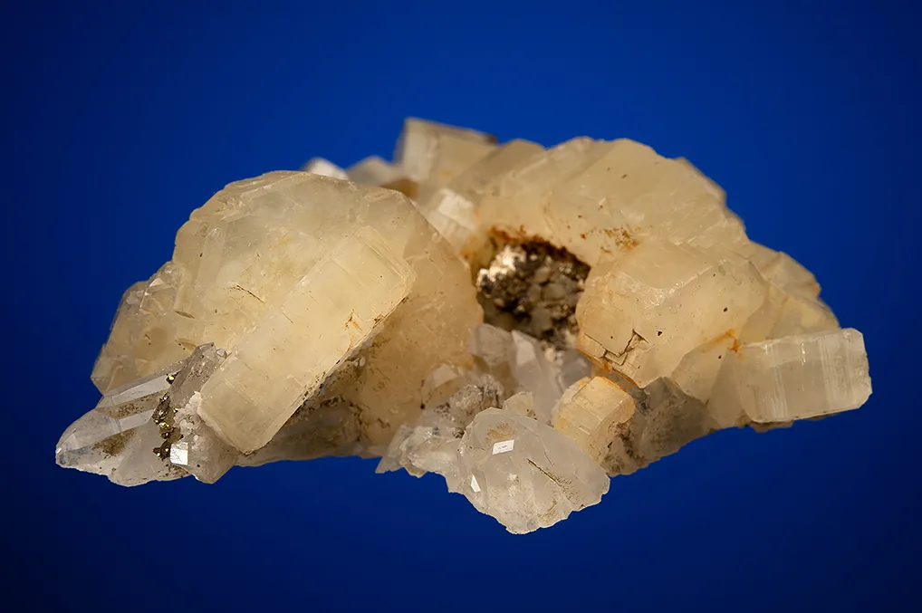 Fluorapatite on Quartz - image 3