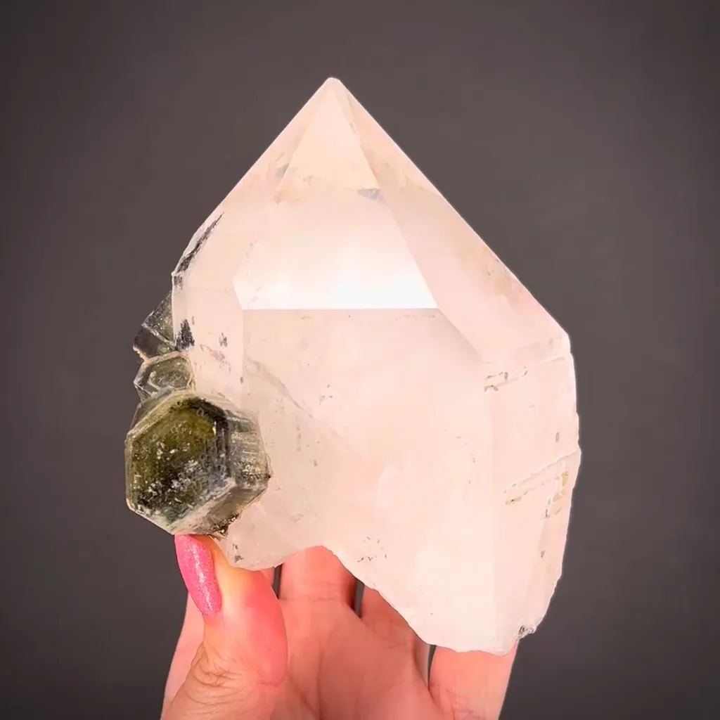 Fluorapatite on Quartz image