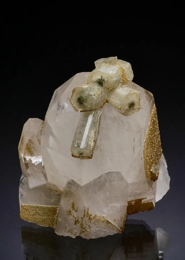 Fluorapatite on Quartz image