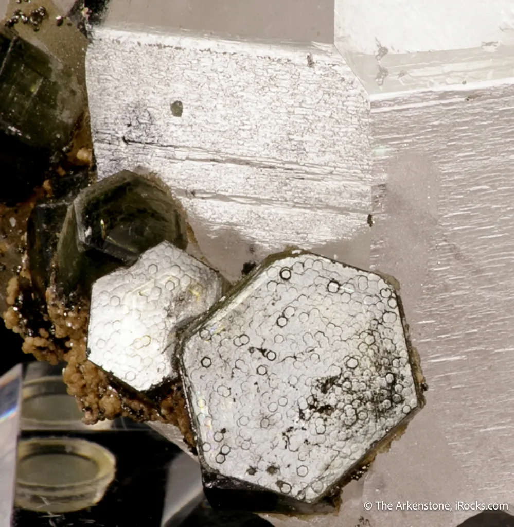 Fluorapatite on Quartz - image 6
