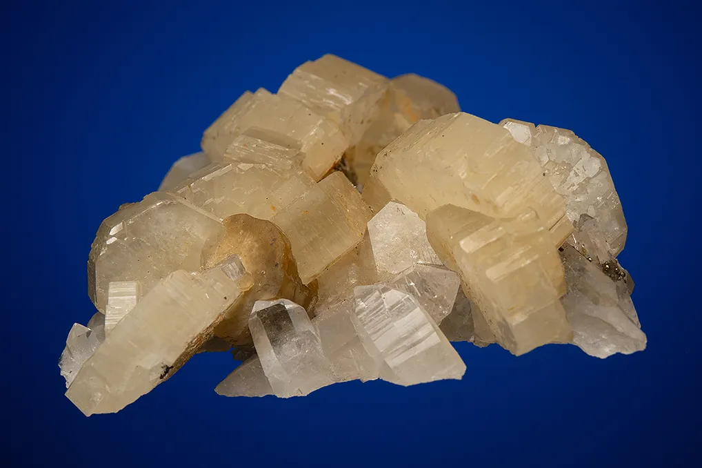 Fluorapatite on Quartz - image 5