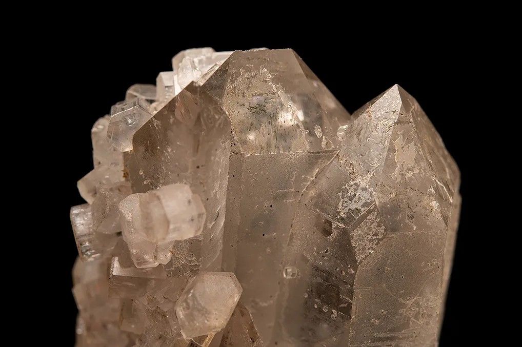 Fluorapatite on Quartz - image 2