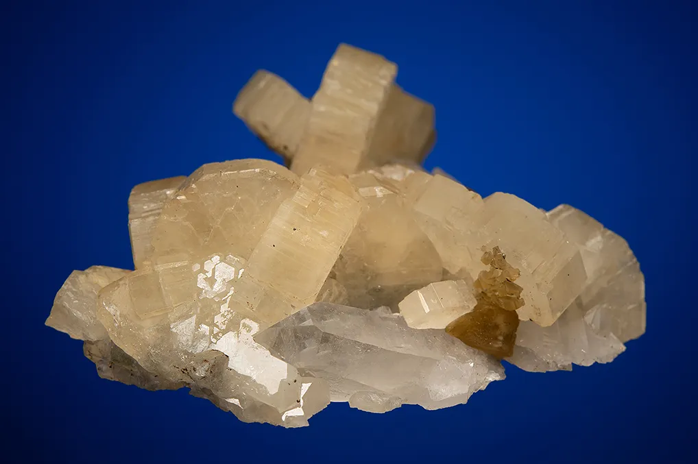 Fluorapatite on Quartz - image 4