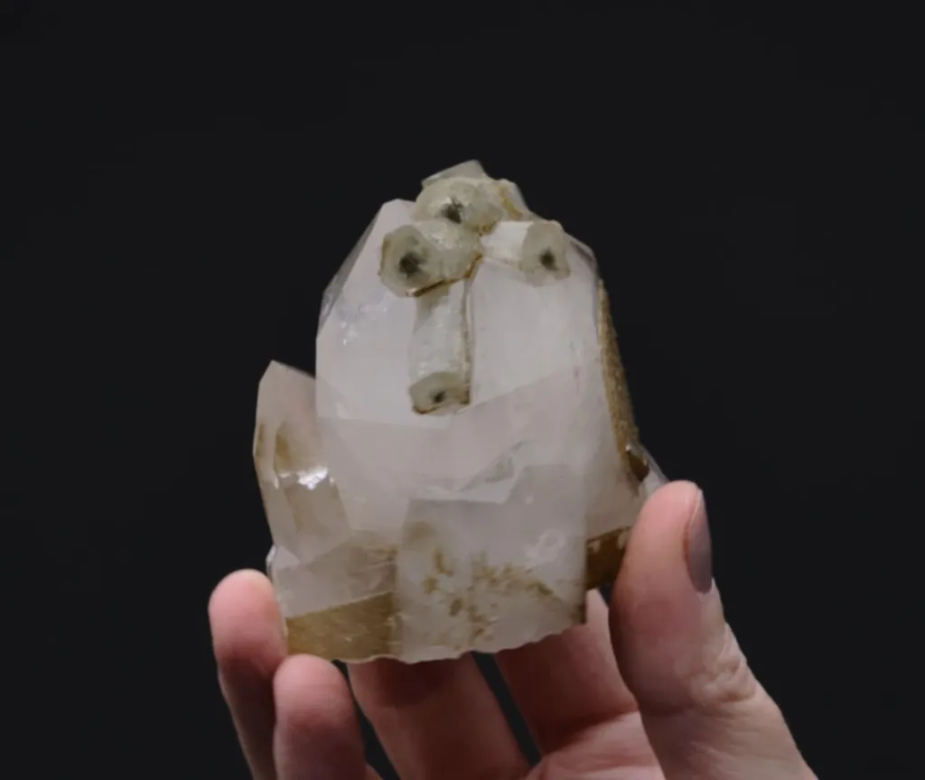 Fluorapatite on Quartz - image 2