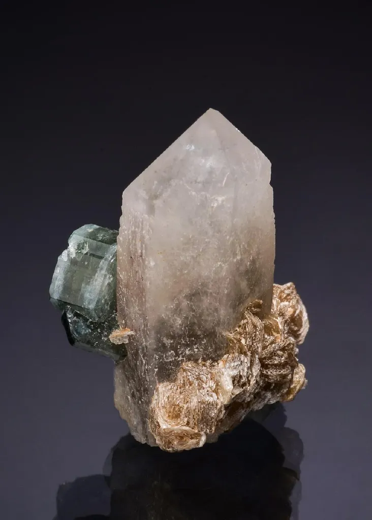 Fluorapatite on Quartz image