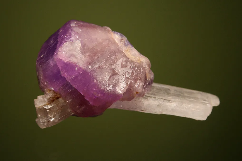 Fluorapatite on Spodumene - image 4