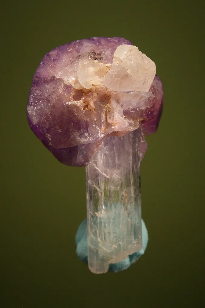 Fluorapatite on Spodumene - image 2
