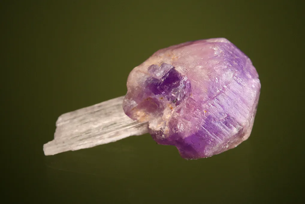 Fluorapatite on Spodumene - image 3