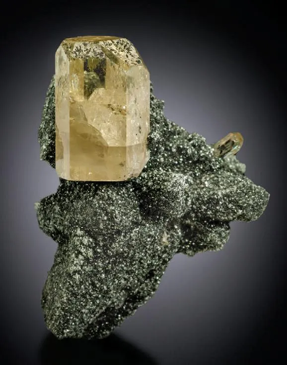Fluorapatite, pericline, Chlorite image