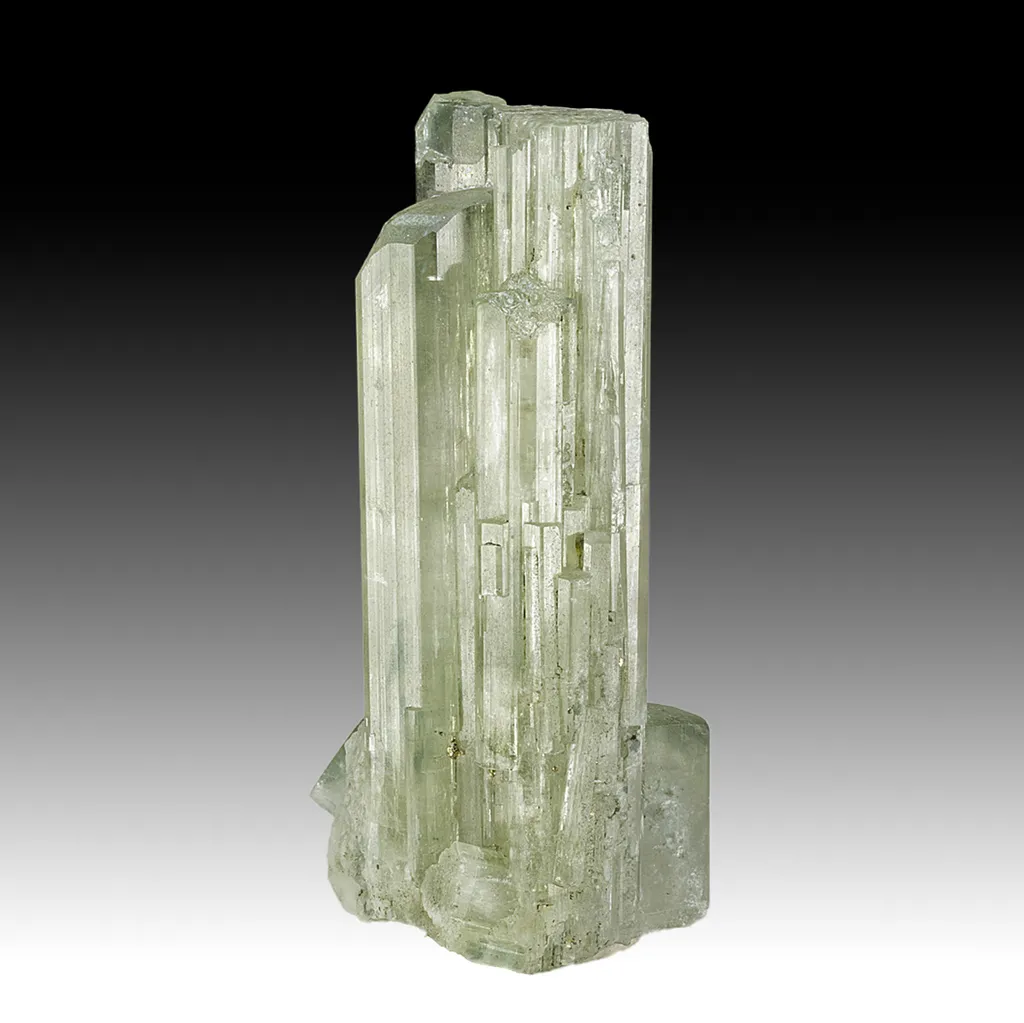 Fluorapatite (repaired) image