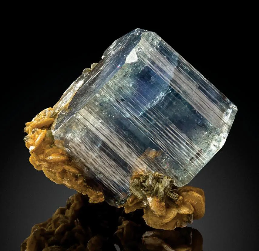 Fluorapatite, Siderite image