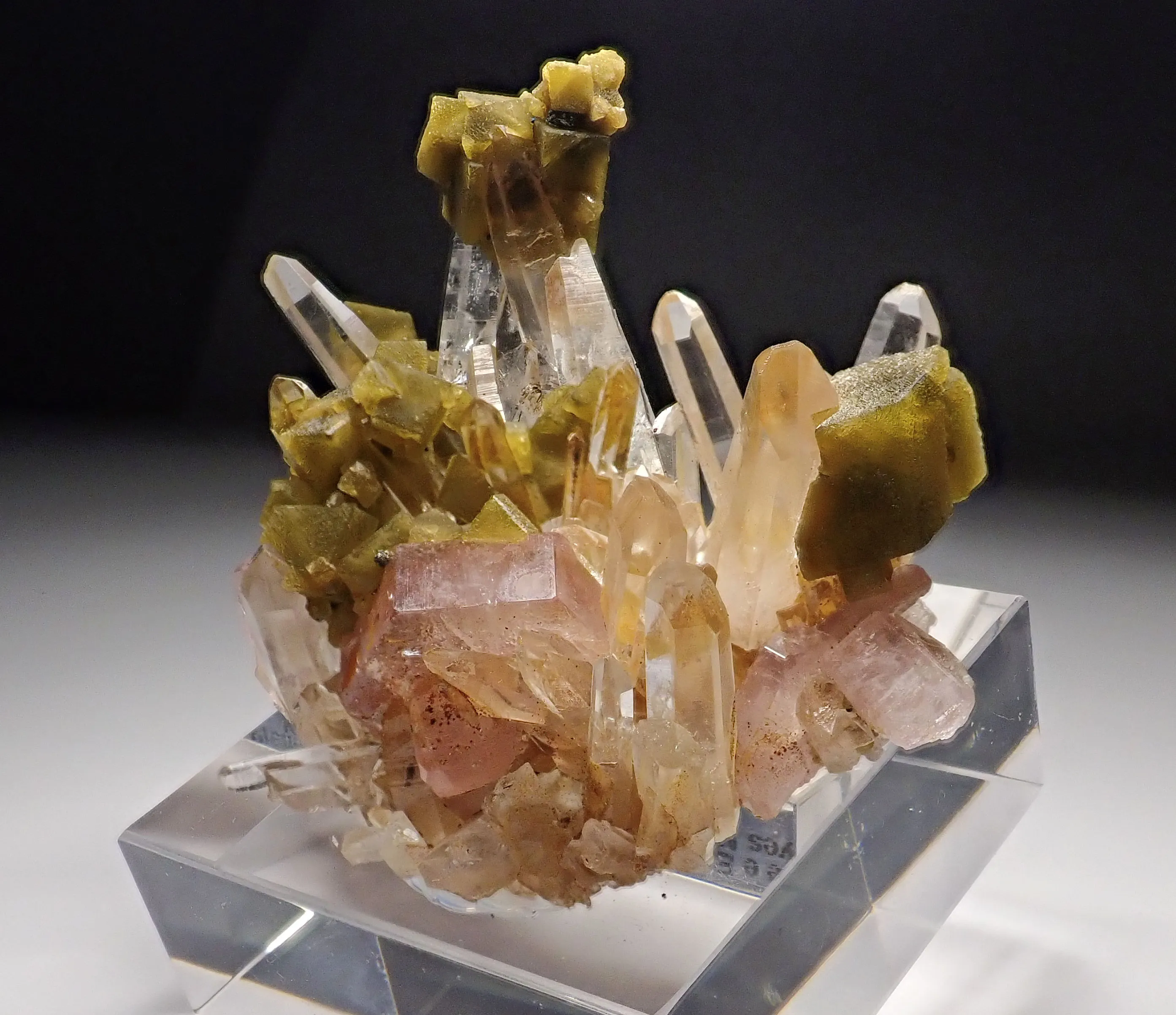 Fluorapatite, Siderite, Quartz - image 2