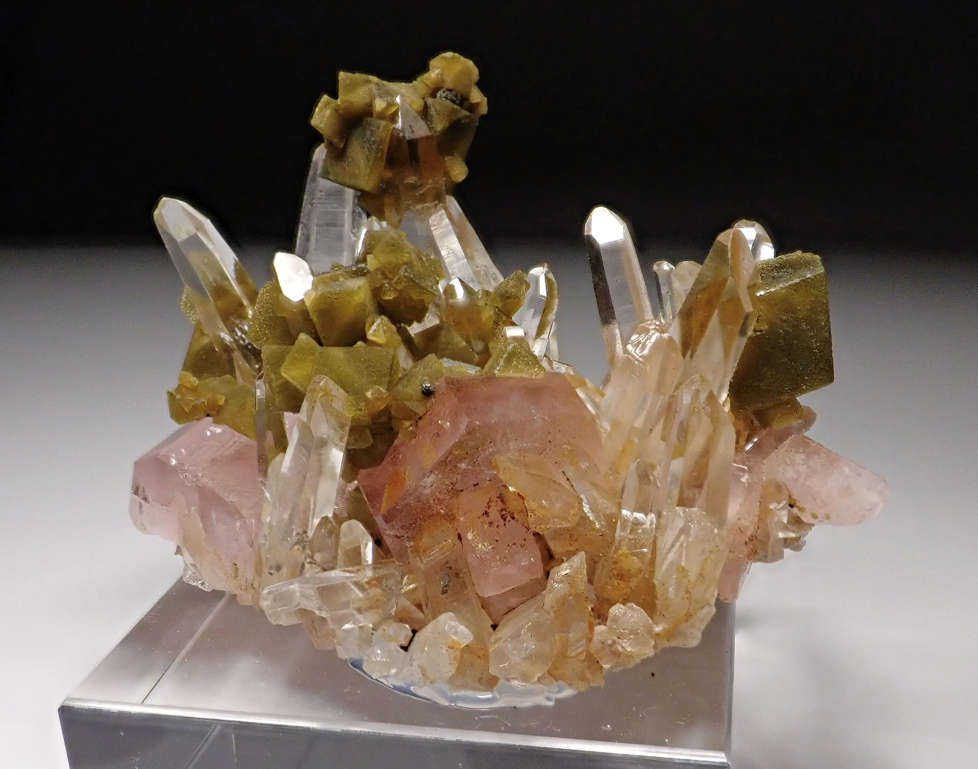 Fluorapatite, Siderite, Quartz - image 9