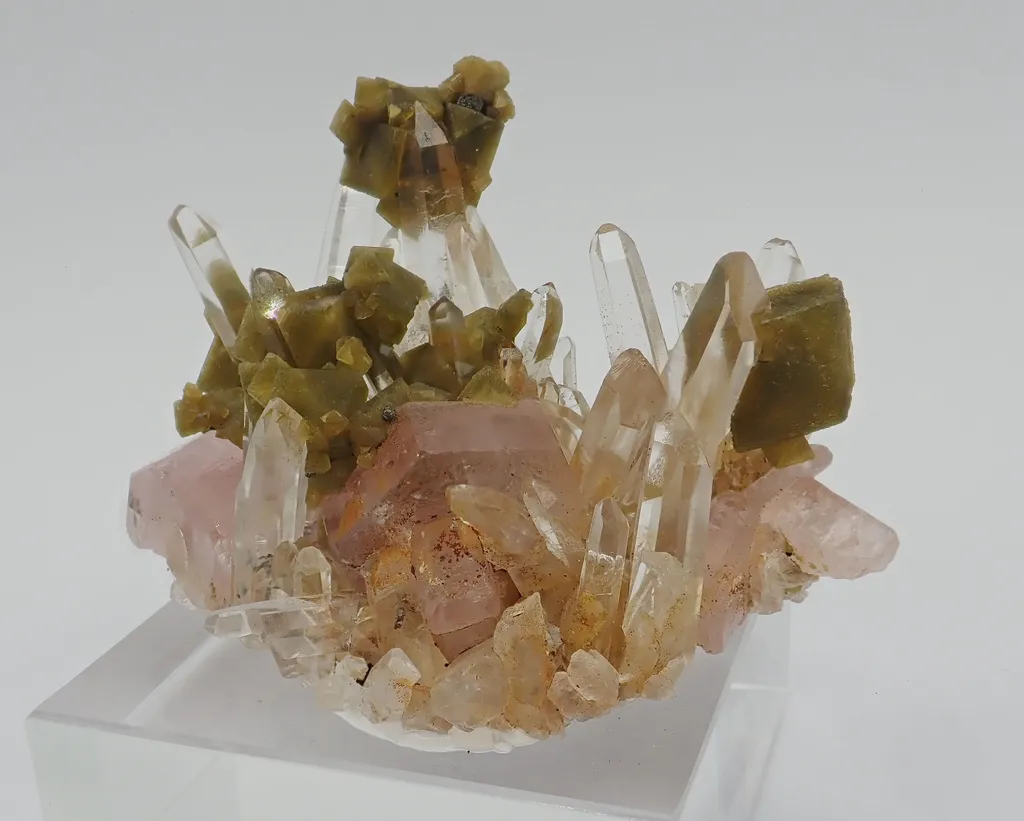 Fluorapatite, Siderite, Quartz - image 3