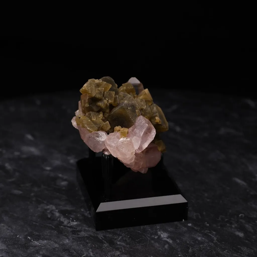 Fluorapatite Siderite, Quartz - image 2