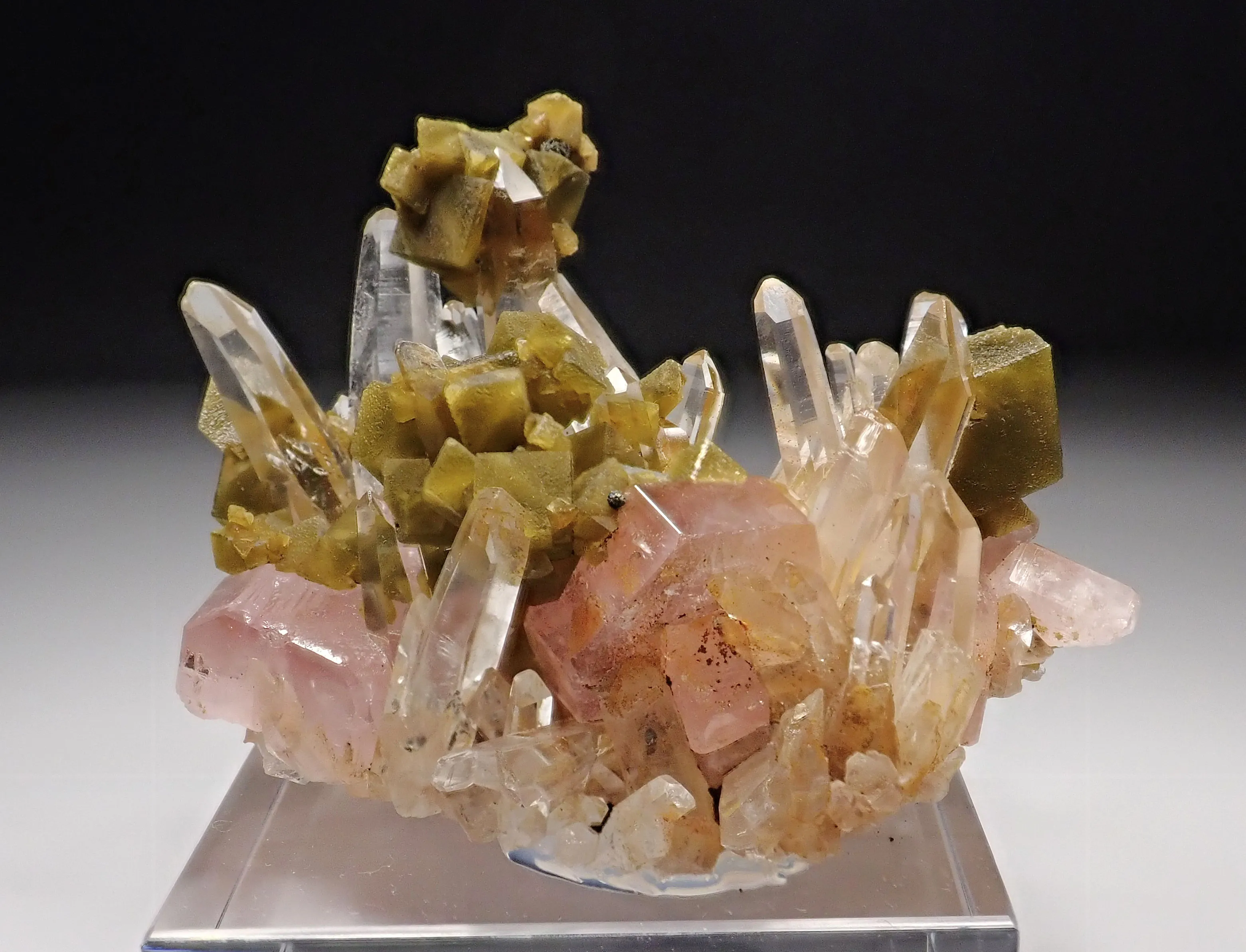 Fluorapatite, Siderite, Quartz - image 1