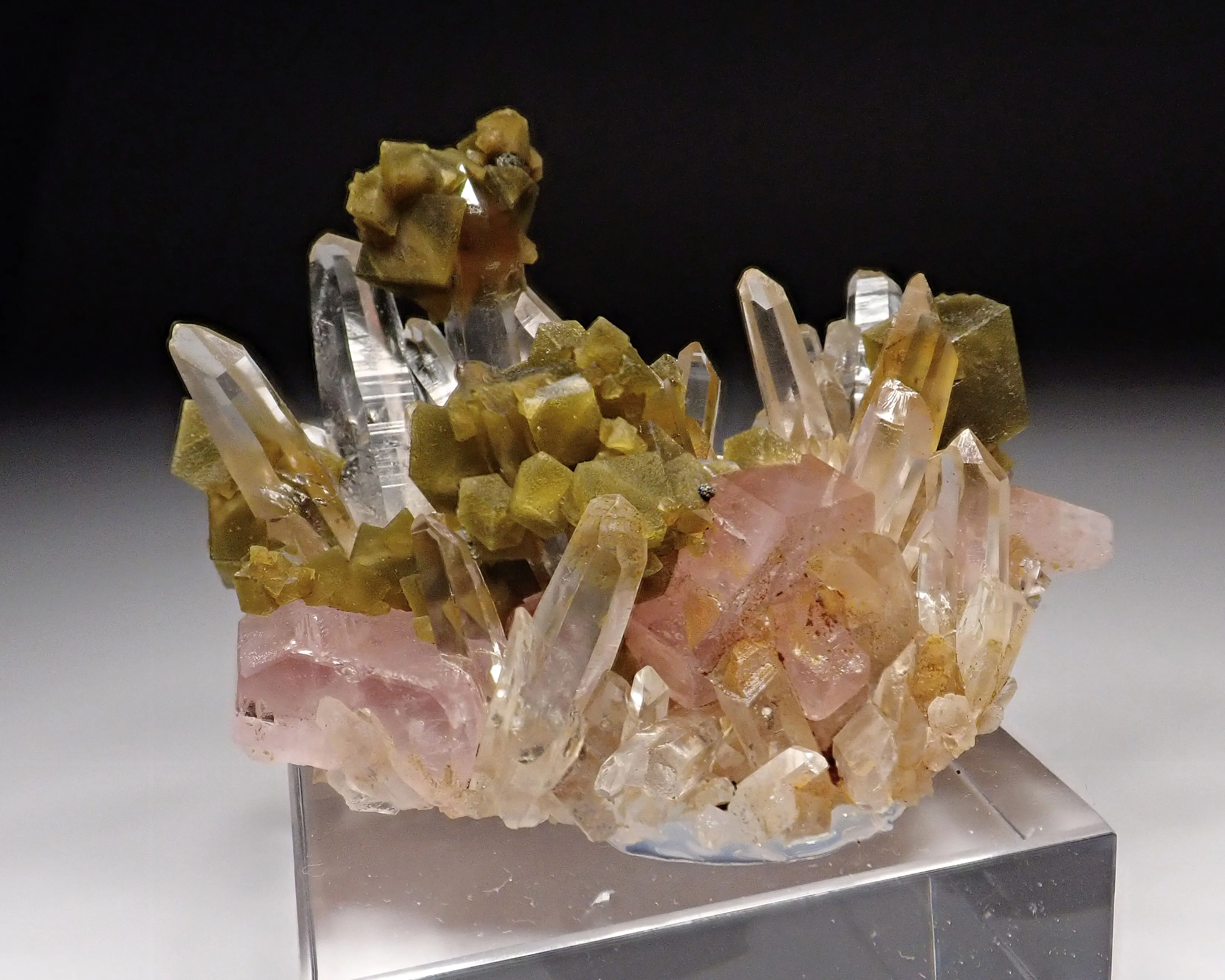 Fluorapatite, Siderite, Quartz - image 6