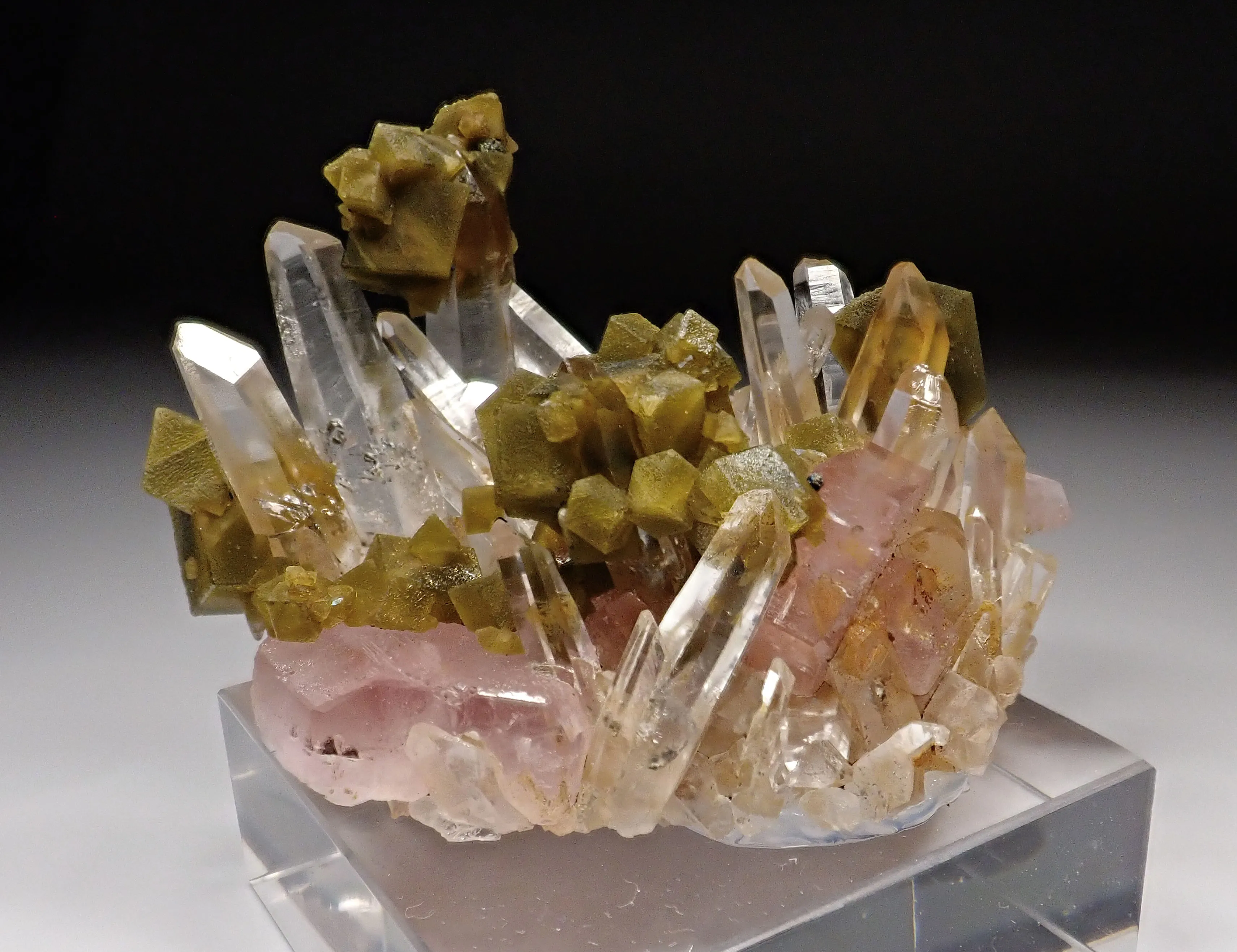 Fluorapatite, Siderite, Quartz - image 4