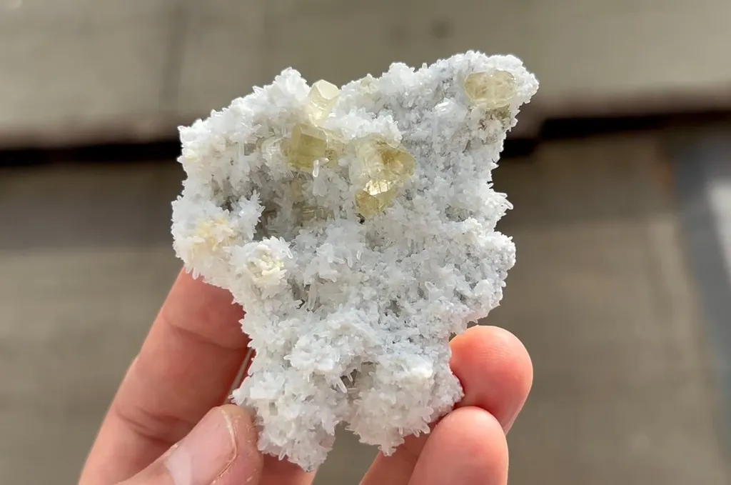 Fluorapatite with Calcite and Quartz - image 5