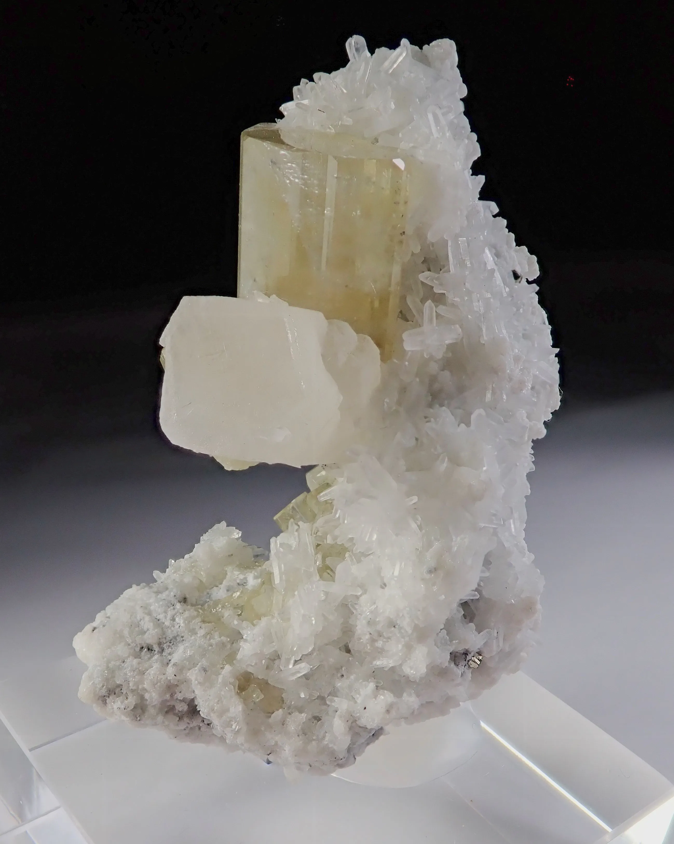 Fluorapatite with Calcite and Quartz - image 3