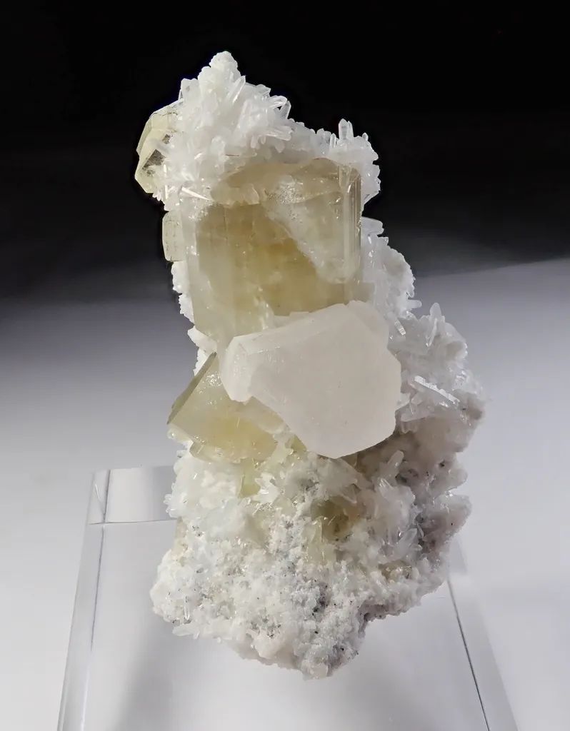 Fluorapatite with Calcite and Quartz image