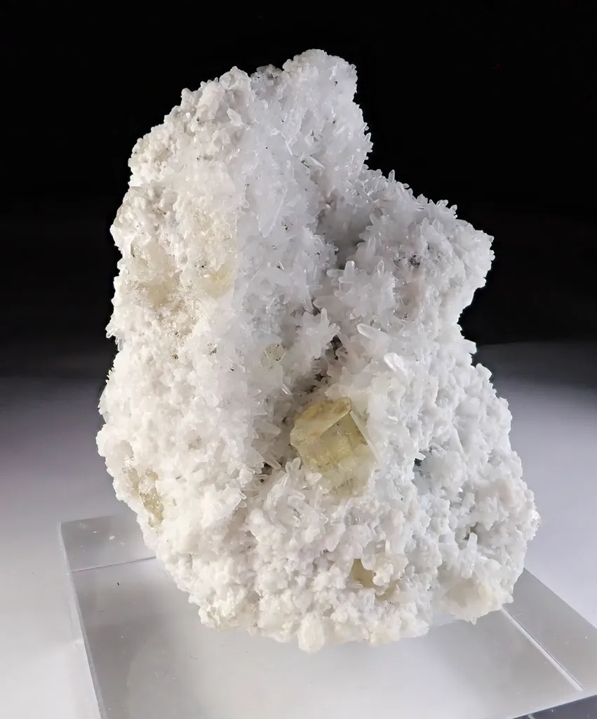 Fluorapatite with Calcite and Quartz image