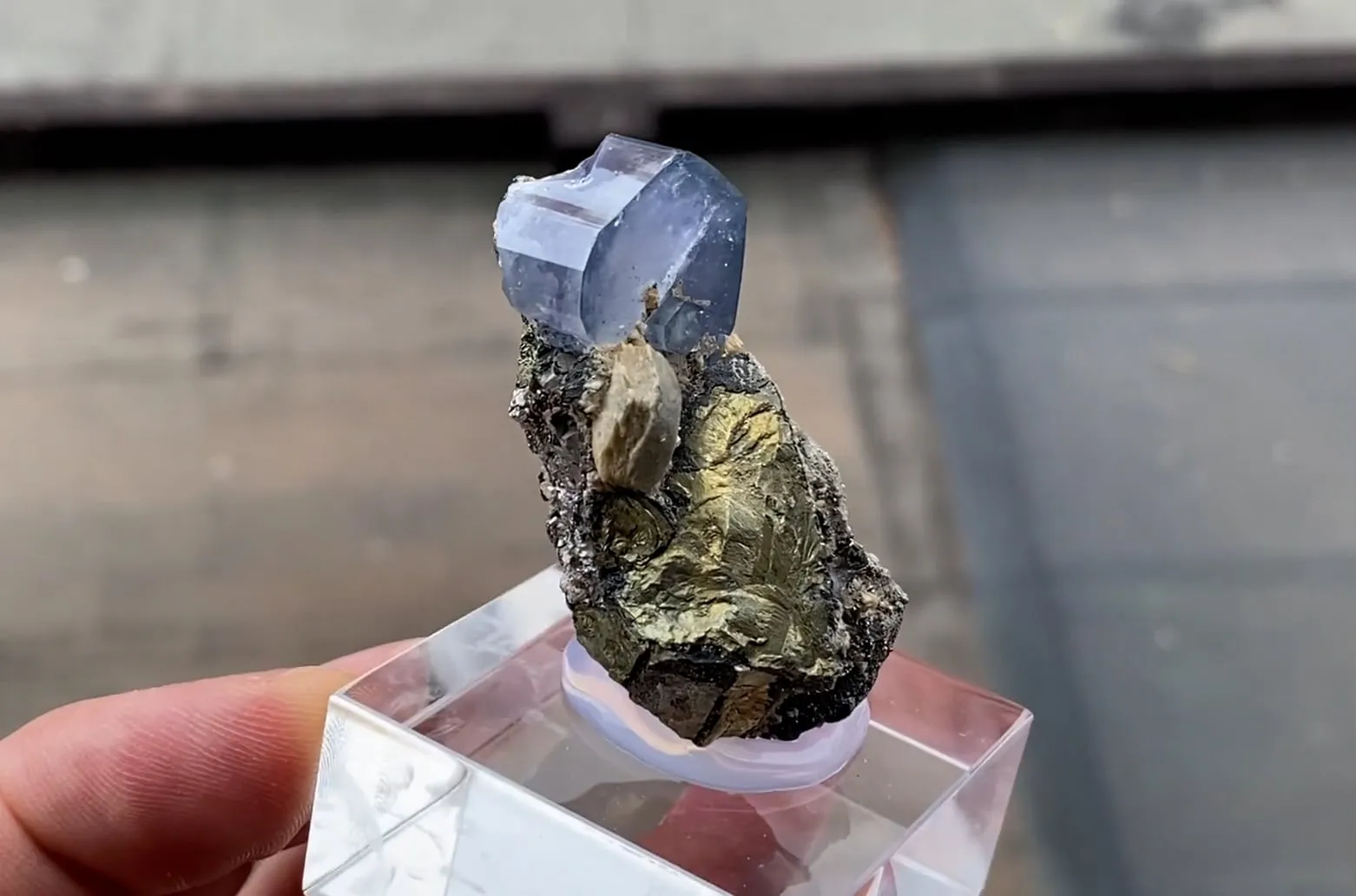 Fluorapatite with Chalcopyrite and Siderite - image 5