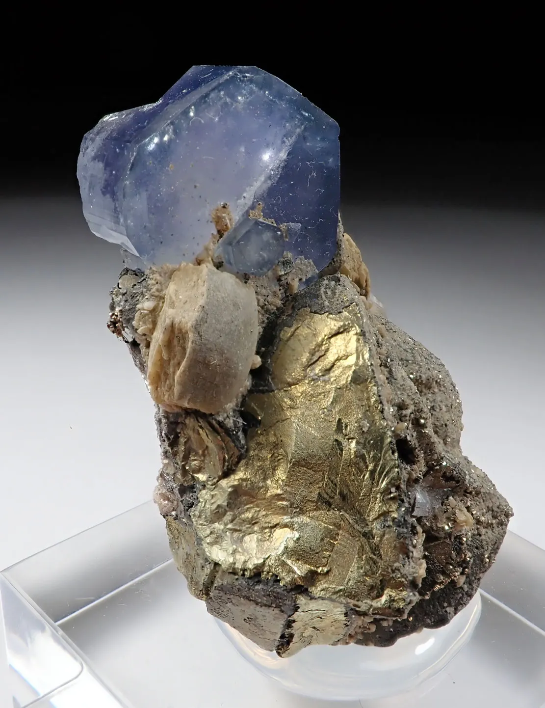 Fluorapatite with Chalcopyrite and Siderite - image 2