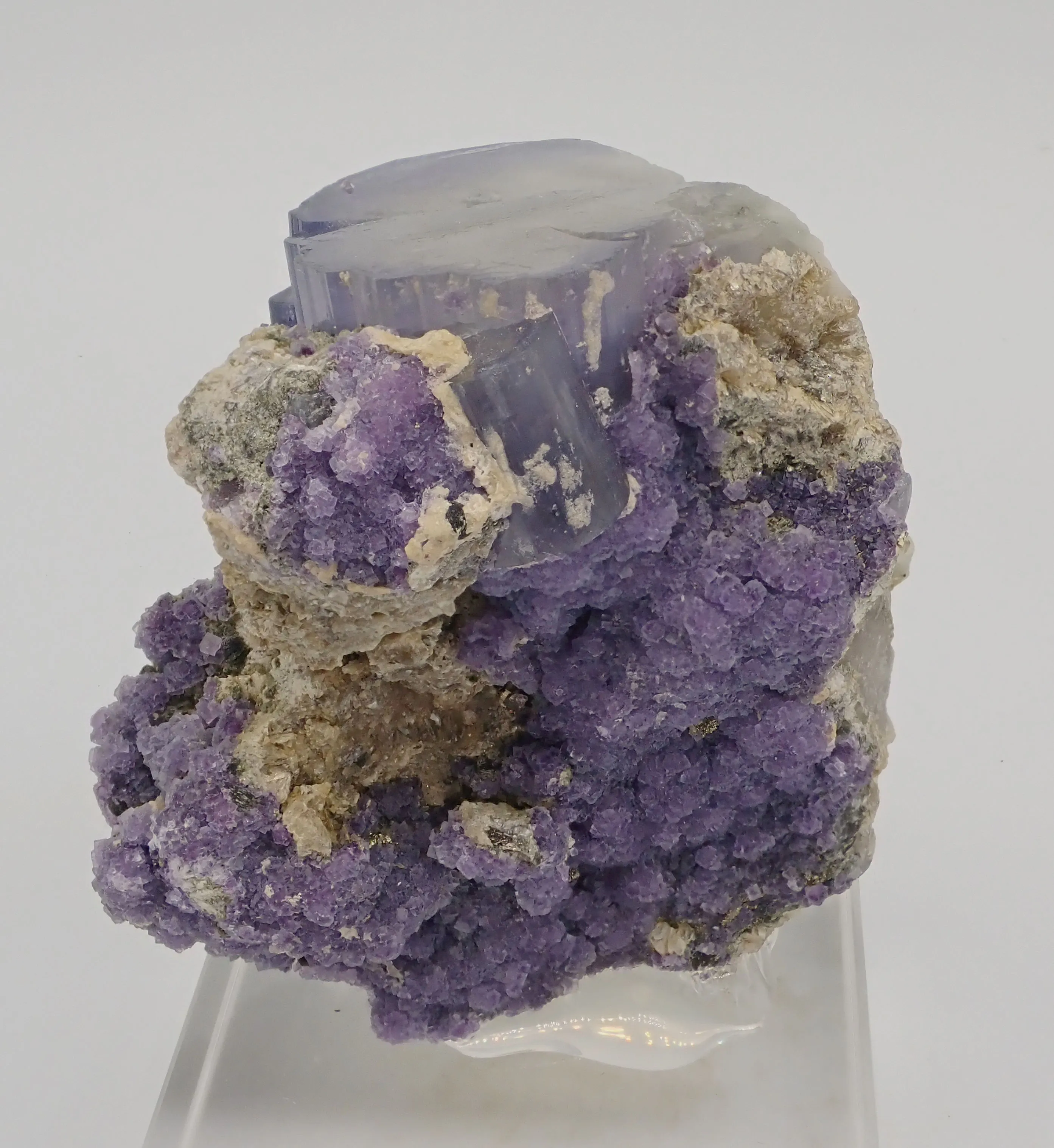 Fluorapatite with Fluorite - image 3