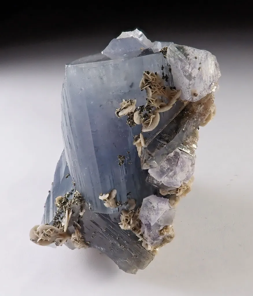 Fluorapatite with Fluorite, Siderite, Pyrite and Quartz image