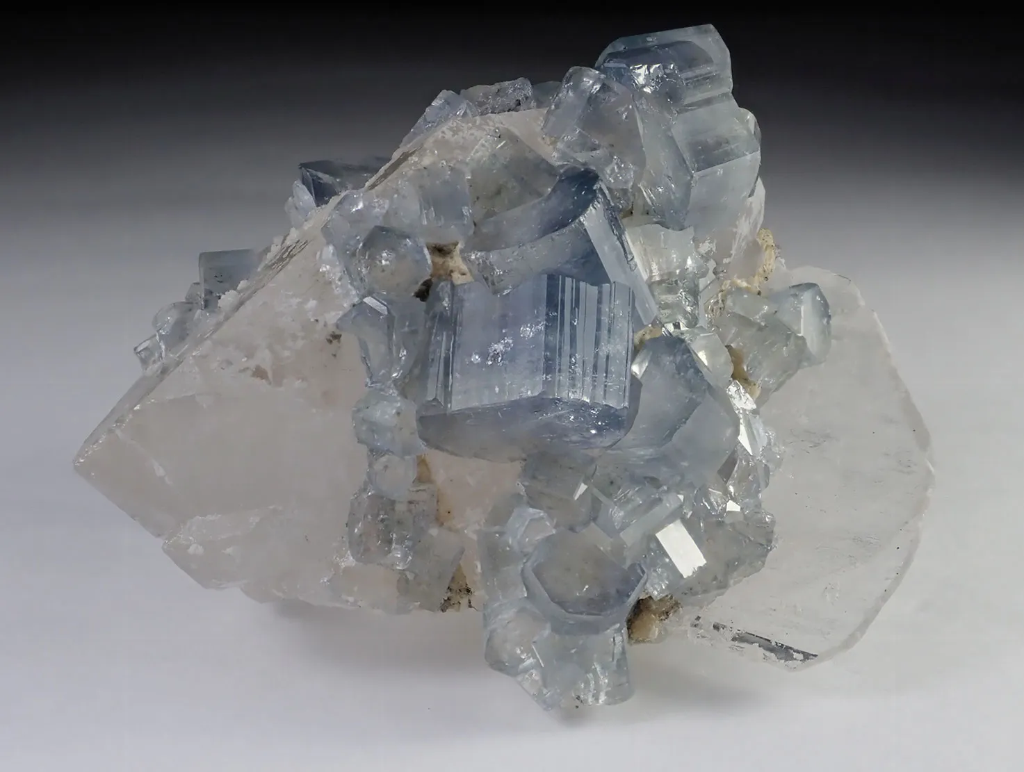 Fluorapatite with Quartz - image 1