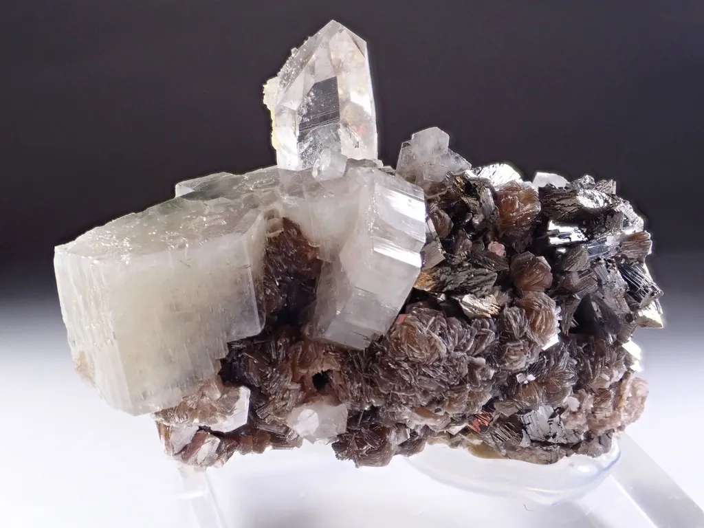 Fluorapatite with Quartz and Arsenopyrite image