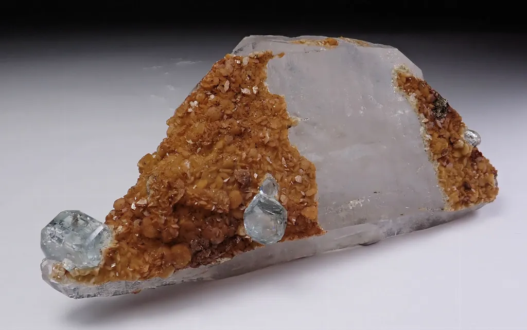 Fluorapatite with Quartz and Siderite - image 2