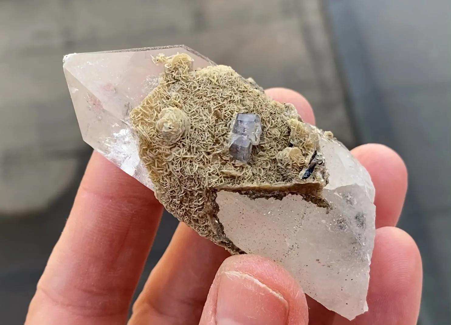 Fluorapatite with Quartz and Siderite - image 1