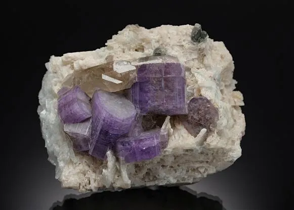 Fluorapatite with Quartz image