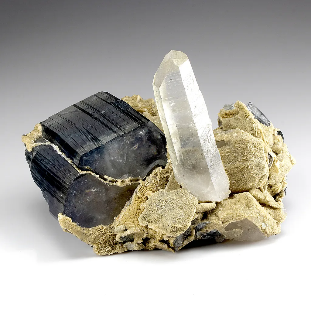 Fluorapatite with Quartz, Siderite image