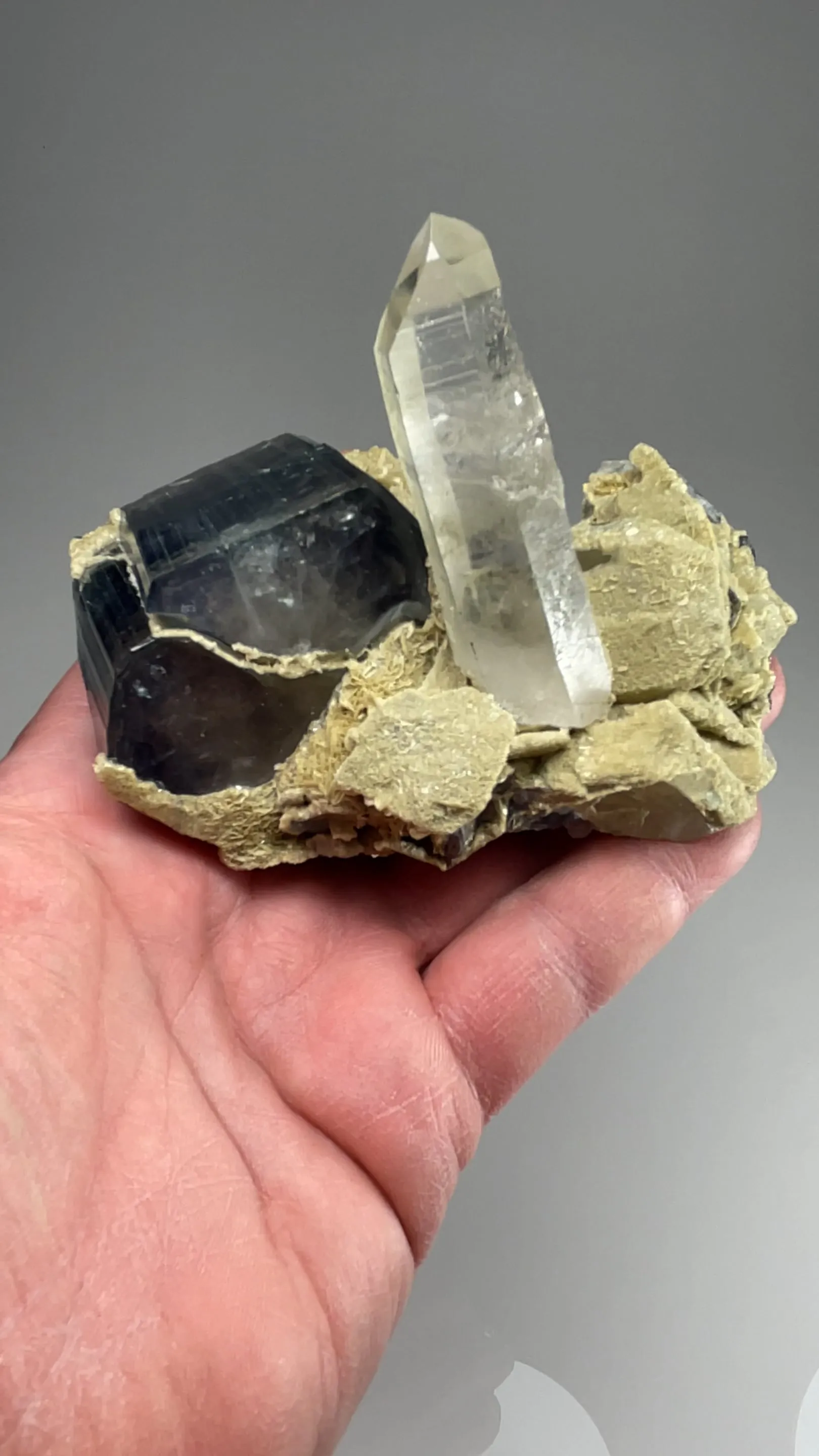 Fluorapatite with Quartz, Siderite - image 2