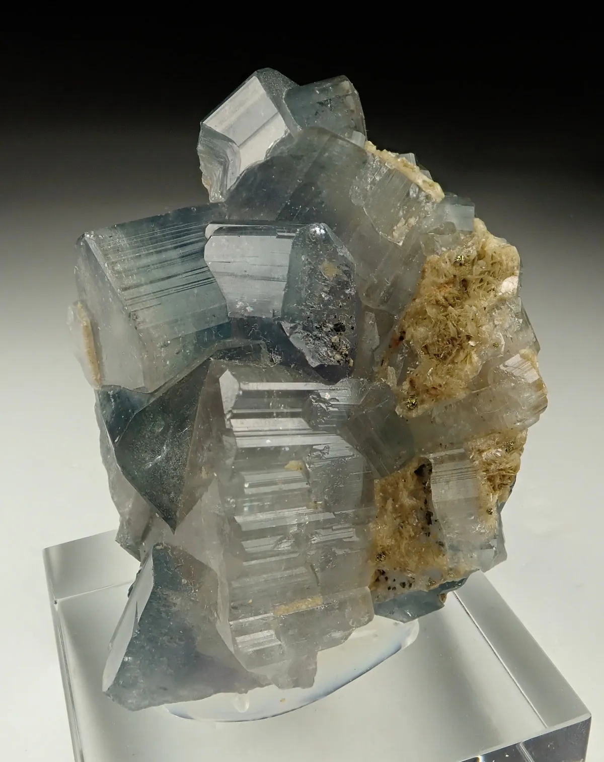 Fluorapatite with Siderite - image 2