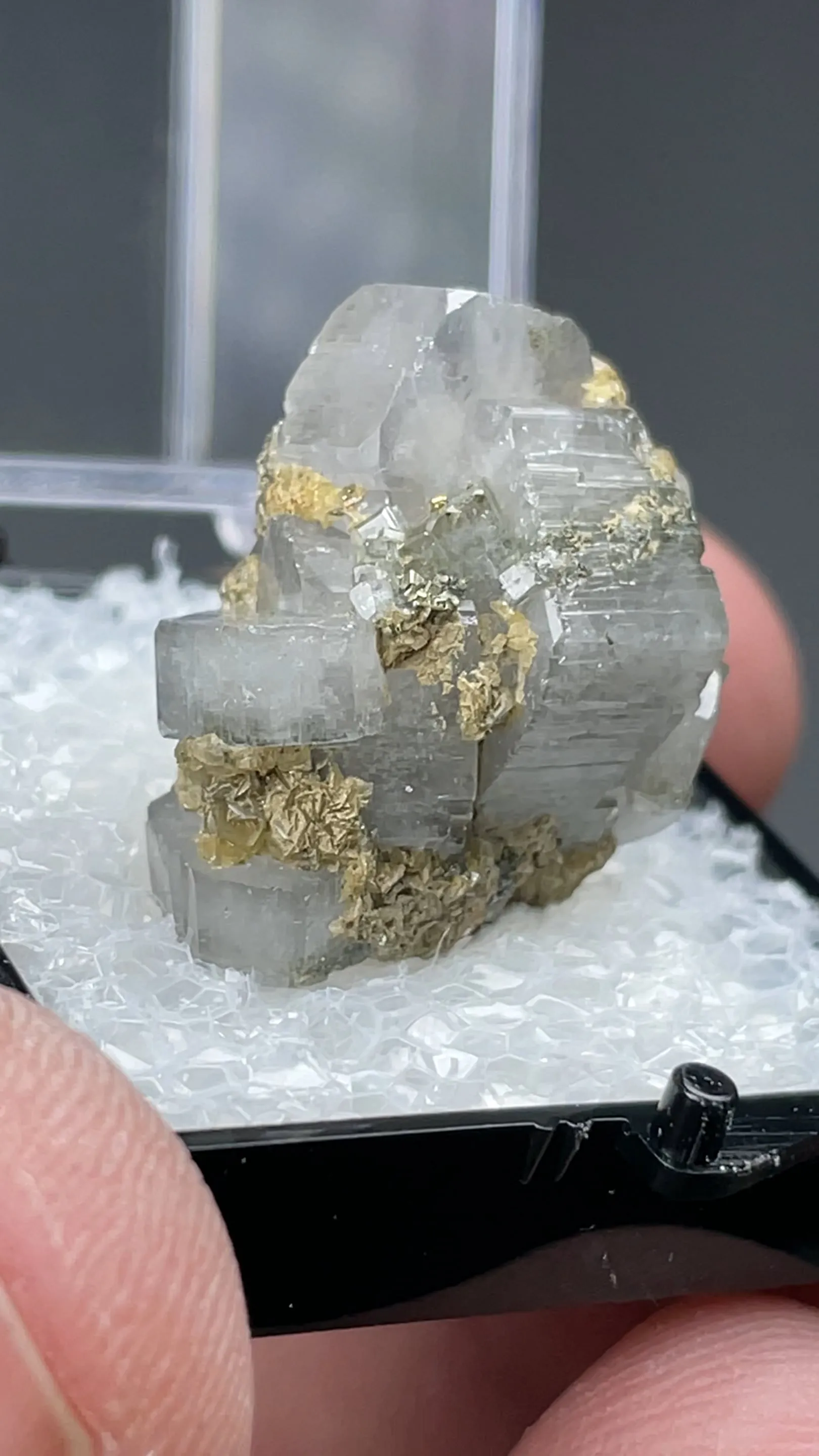 Fluorapatite with Siderite - image 2